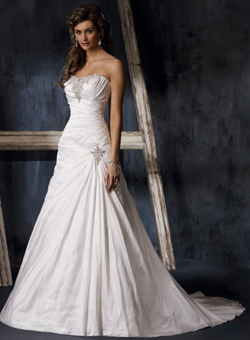 The trend of strapless wedding dresses 2010