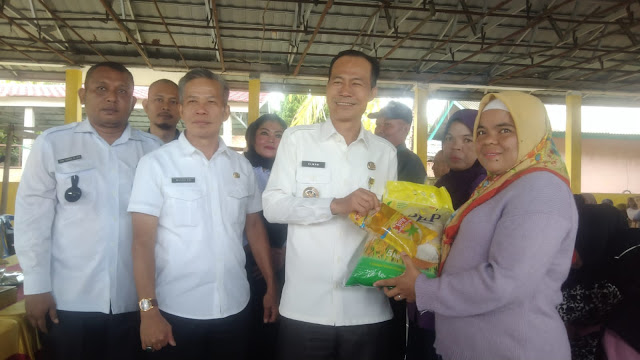 Pemkot Prabumulih Bagi Bagi Sembako Murah