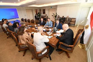 وزير الإسكان يستعرض مع مسئولى "الهابيتات" التحضيرات لاستضافة مصر للمنتدى الحضرى العالمى