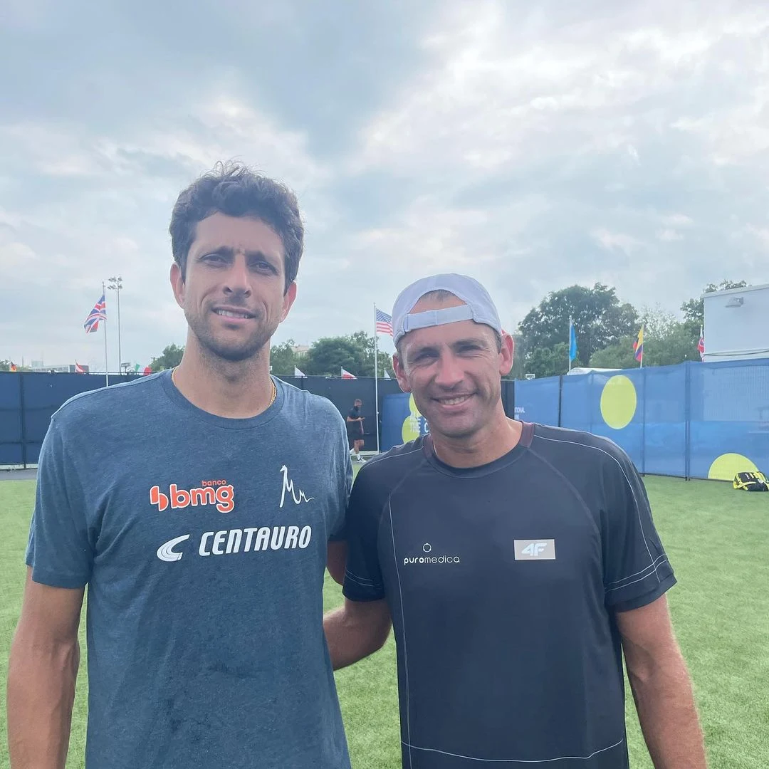 Marcelo Melo e Lukasz Kubot abraçados