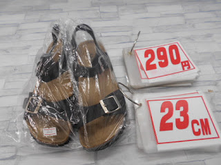 中古品　サンダル　２３㎝　２９０円