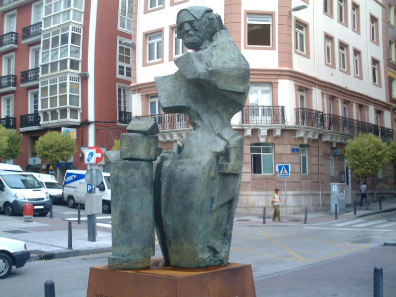 Escultura homenaje a La Quesera en Santander