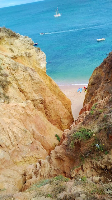 Travel post, portugal, lagos, portugal travel, pink top, beach outfit, best beaches, toronto fashion blogger, best travel blogs, portugal travel blog, sashadolcloset travel, how to wear hot pink, how to wear pink, how to wear headwrap, summer vacation outfit, lagos beach