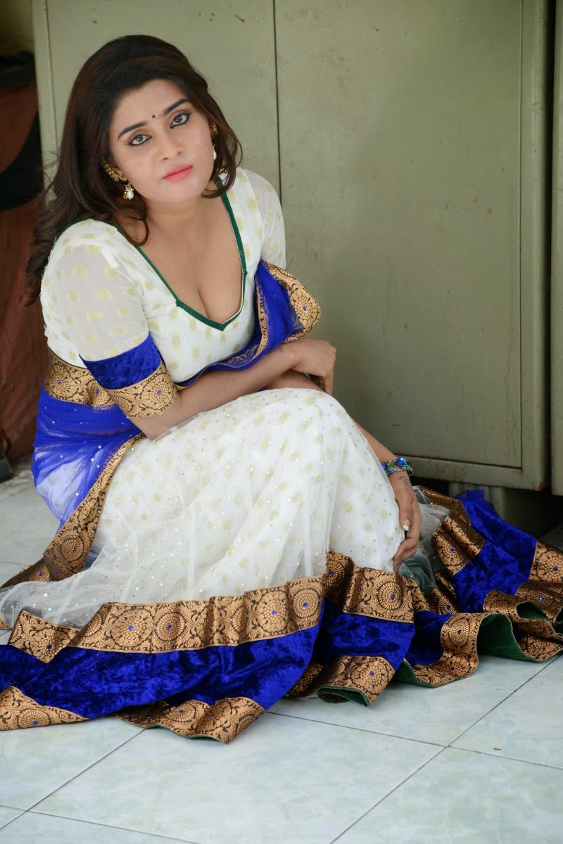 Actress Harini Hot Photo Shoot Gallery-thumbnail-13
