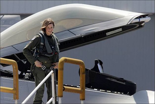 Jammie Jamieson, Si Cantik Pilot Pesawat Tempur Siluman F-22 Raptor Amerika