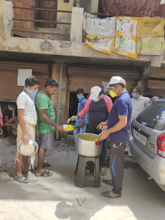  पंजाबी विकास सभा जरूरतमंदों को खिला रहा है खाना  