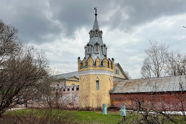 3-я Черкизовская улица, Северо-западная башня и фрагмент стены бывшего Никольского монастыря