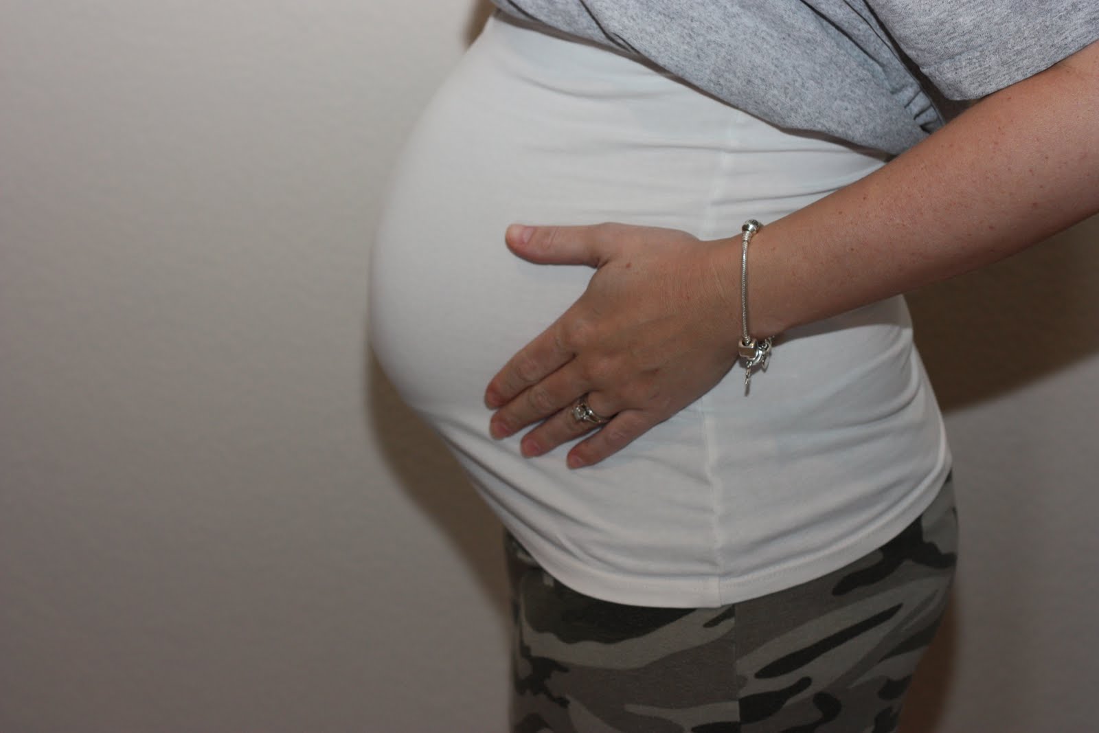 backache at 14 weeks pregnant
