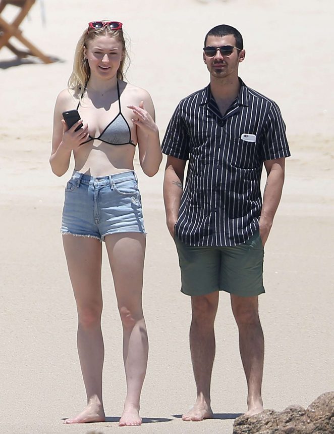 sophie turner sexy bikini pics 04