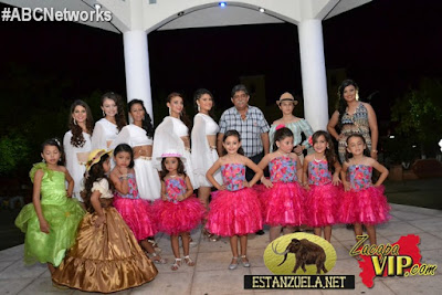 http://zacapavip.com/2015/11/01/presentacion-de-carrozas-de-candidatas-a-flor-de-la-feria-estanzuela-2015/