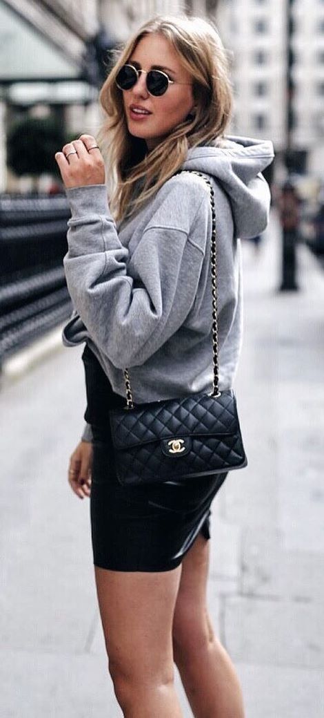 what to wear with a skirt : grey sweatshirt + bag