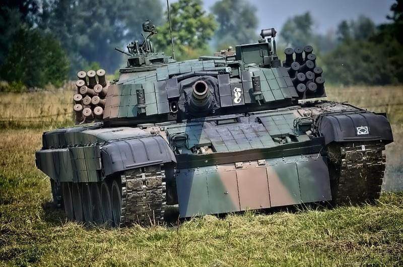 Tanque de guerra PT-91 'Twardy' del Ejército Polaco. 30 de estos blindados serán entregados a Ucrania en las próximas semanas.