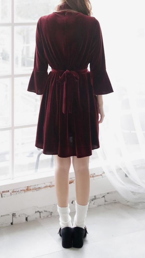 V Neck Velvet Dress with Choker Set