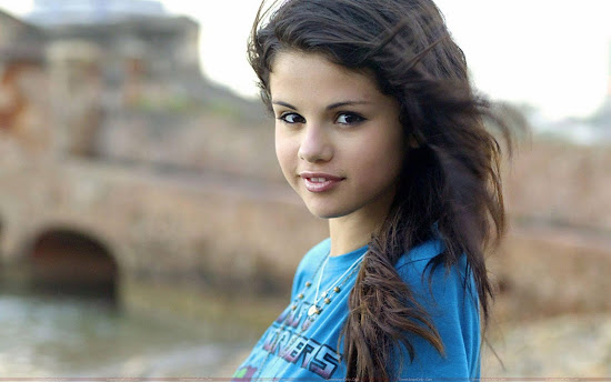 singer_selena_gomez_wallpaper_Fun_Hungama