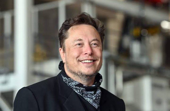 I'm homeless and rotates among friends houses despite being the richest man in the world, Elon Musk says