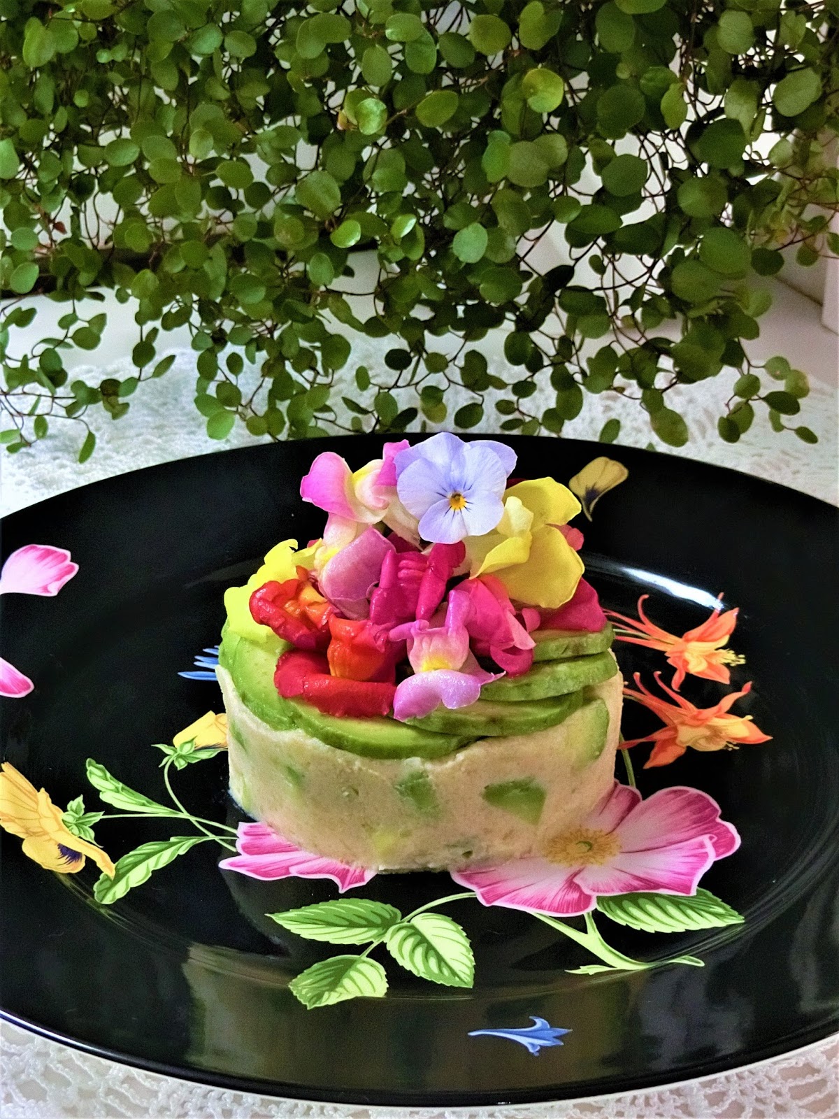 Bon Bon Art Cooking どちらがお好き 二つの盛り付け エディブルフラワーサラダケーキ