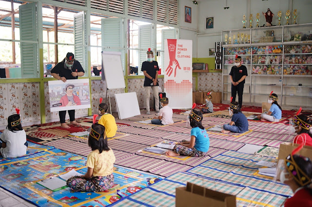 UNIQLO Menggelar Art Workshop Bersama Anak-Anak Panti Asuhan Bunda Pengharapan Kubu Raya