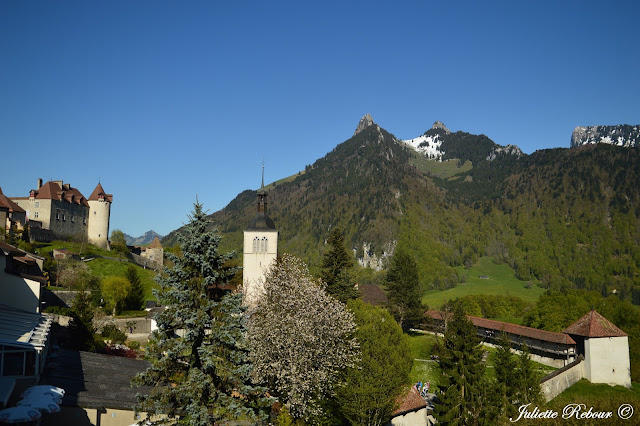 Château et clocher de Gruyères