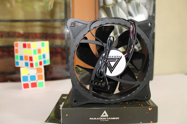 Dazzling Paradox Gaming Fan menggunakan konektor Molex Male/ Female digitografi