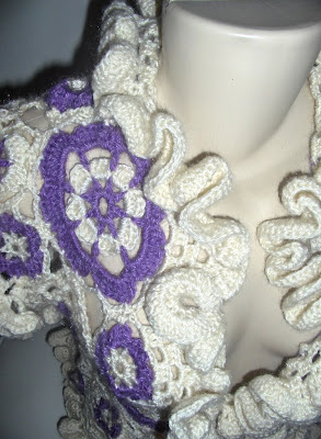 Colete em Crochet Floral Rococó