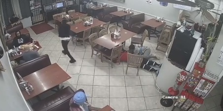 Злочинець спробував пограбувати кафе і ...загинув.