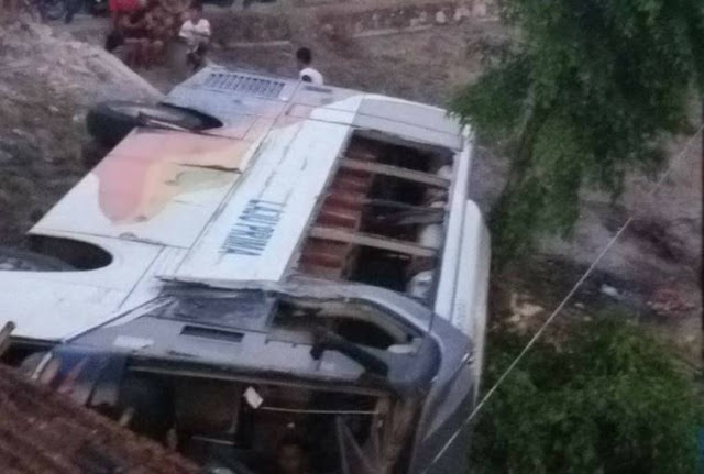 Di Jalanan Semarang Purwodadi  Bus Ini Banting Stir 