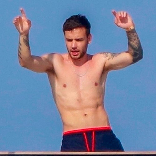 Liam Payne sem camisa