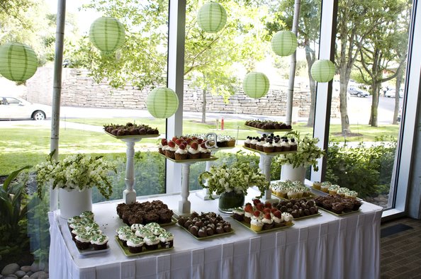 gold wedding decorations table