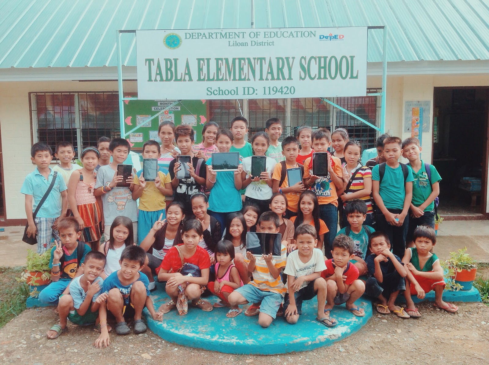 Lenovo donates devices to Tabla Elementary School in Cebu through Project LIBRO