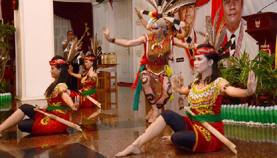 Cerita Rakyat Kalteng: Tarian Suku Dayak Kalteng