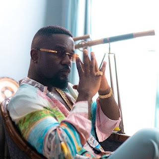 Young and energetic artists keep me on my toes -Sarkodie confesses