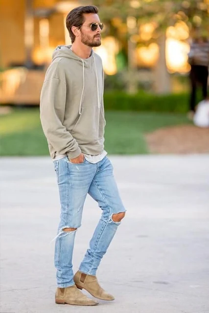 Look Masculino com calça jeans clara 