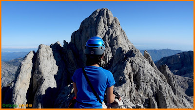 Mirando hacia Torrecerredo el techo de los Picos de Europa.