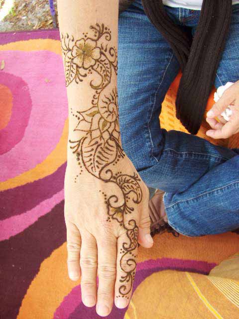 Although we have already sent some material on henna designs this post is a