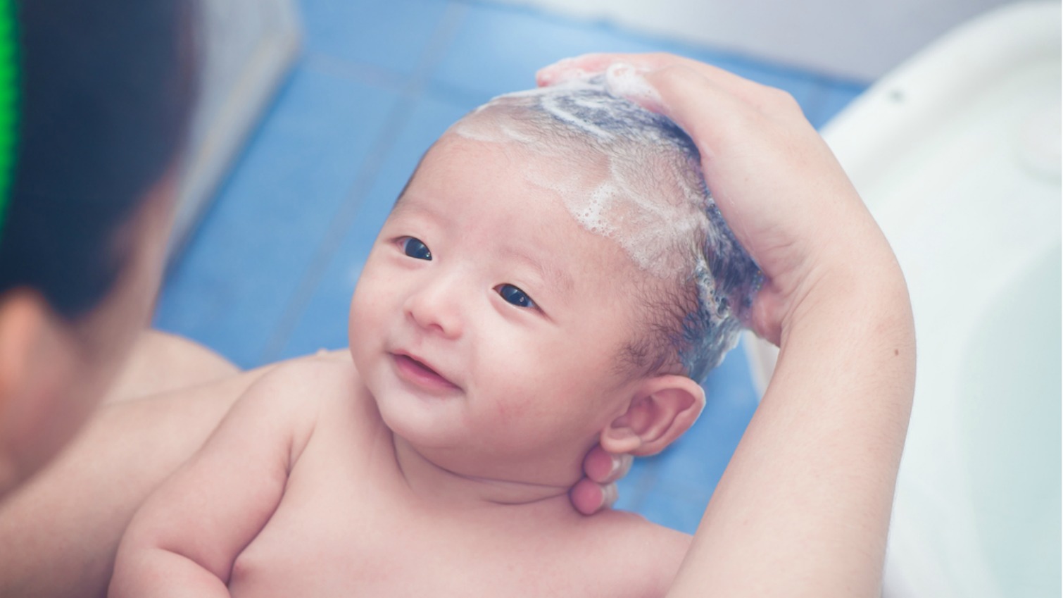 KURIR ASI JAKARTA MENCUCI RAMBUT BAYI DENGAN BENAR