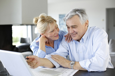 Senior Couples Online shopping for Medicare Plan G