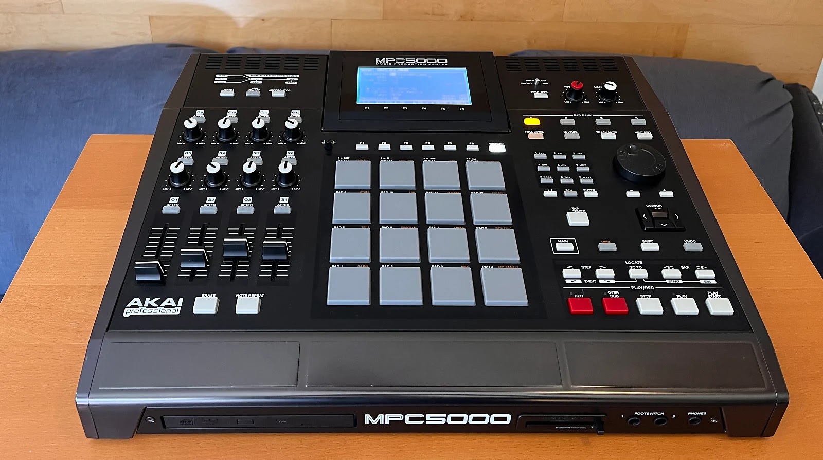 Akai MPC5000 Music Production Center - with Memory Upgrade