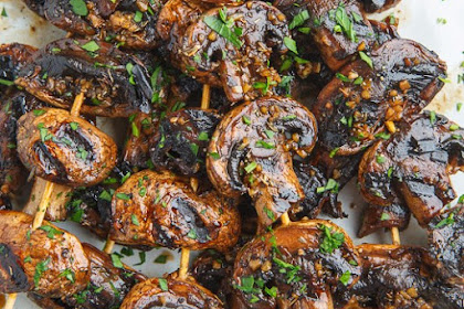 Balsamic Garlic Grilled Mushroom Skewers #vegetrarian #veggies