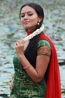 actress sana khan hot pics
