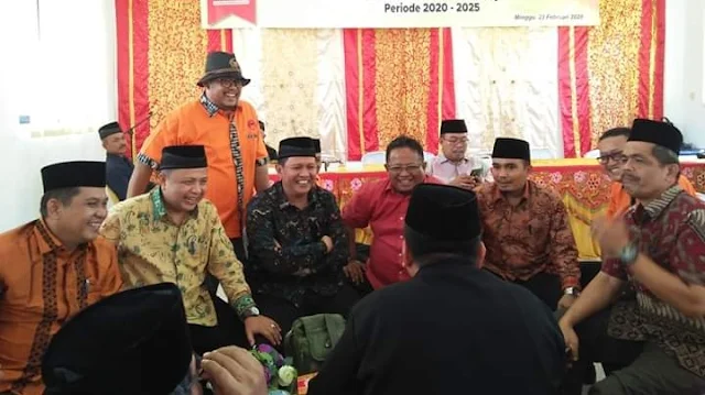 Foto: M Fikar Datuk Rajo Magek (ke-2 dari kiri) Bersama Tokoh Masyarakat Nagari Pauh IX Kec. Kuranji.