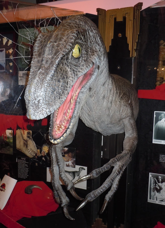 Jurassic Park velociraptor dinosaur model