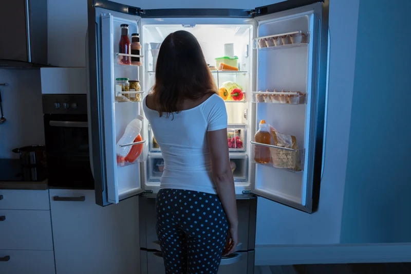 Geceyi buzdolabının önünde mi geçiriyorsunuz?