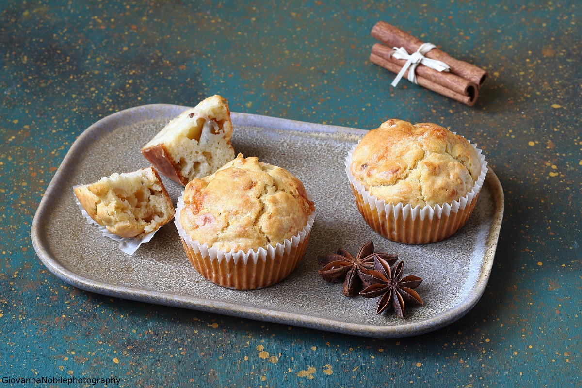 Muffin al gorgonzola, mela, cannella e anice stellato