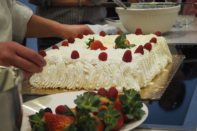 Adding fruit to Italian wedding cake