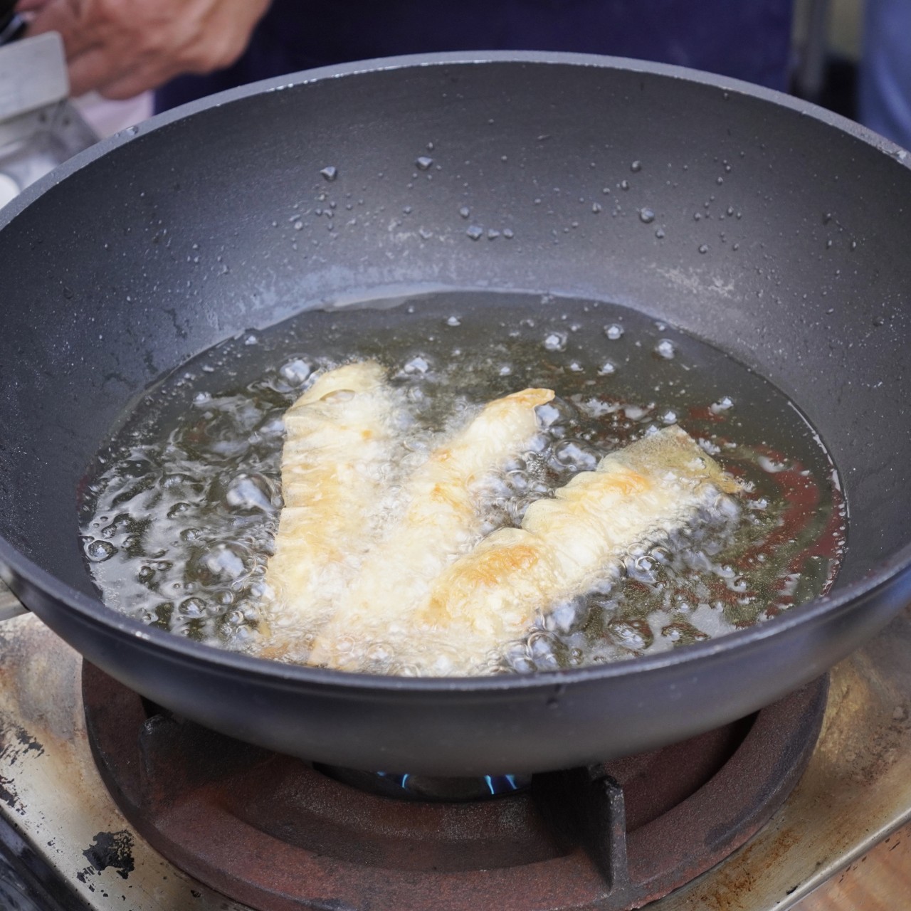 台南餐車美食【日日好食】市集必吃超夯新寵兒，3種超唰嘴人氣餐點，純手工蘿蔔糕、花枝條、炸肉條，一吃就停不下來｜市集餐車美食推薦