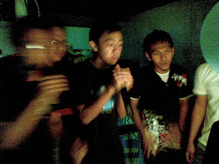They sang Gadis Melayu but it sounded..weird :P