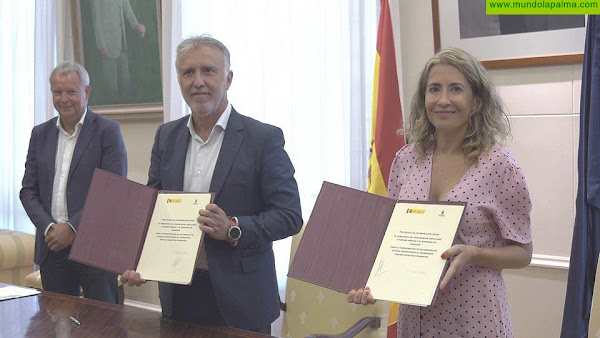 El presidente de Canarias y la ministra firman el protocolo que eleva la bonificación al transporte colectivo hasta el 50 por ciento