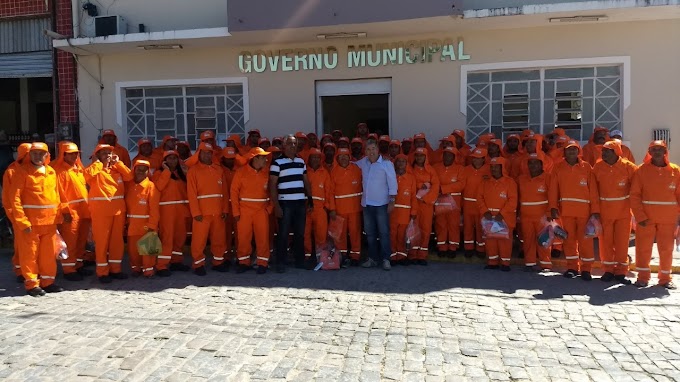 Prefeitura de Saloá realiza entrega de uniformes aos garis do município!