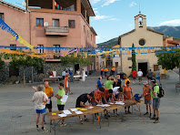 Inscrivint-se davant l'ermita de Santa Margarida