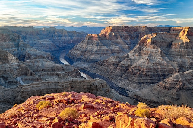 Grand Canyon - Majestic Natural Wonder